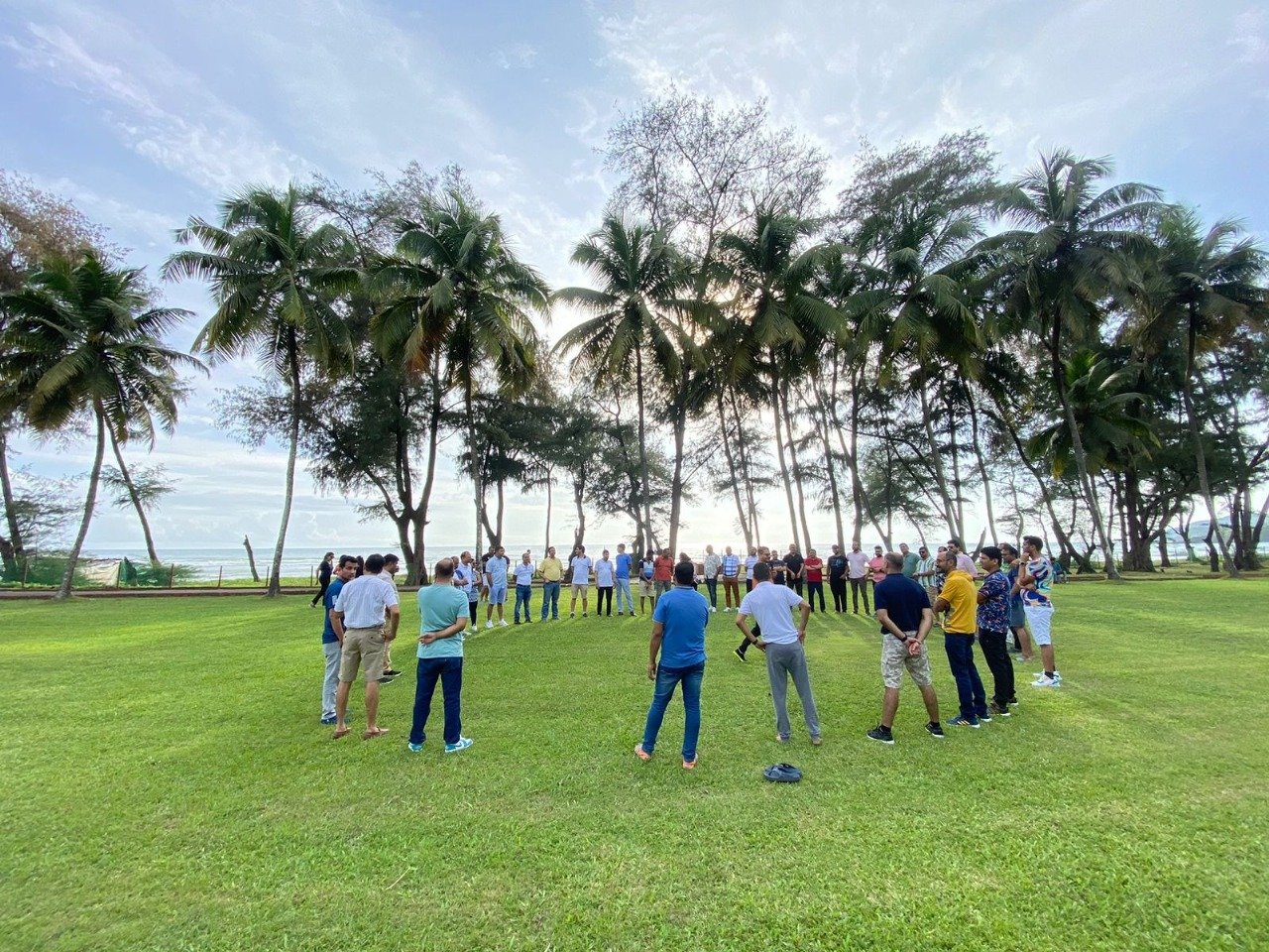 Read more about the article 5 Ways Every Employee Can Enjoy Their Weekends with Colleagues and Seniors